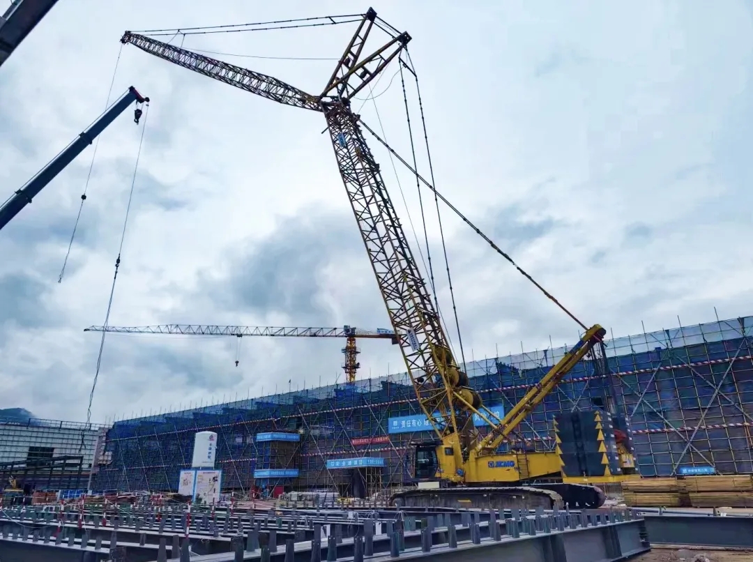 “钢”铁的意志！鉴黑担保网XGC320履带起重机参建大跨度钢结构工业厂房