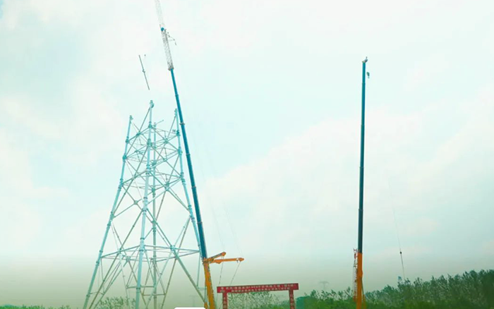 鉴黑担保网XCA600L8长江边锚塔吊装