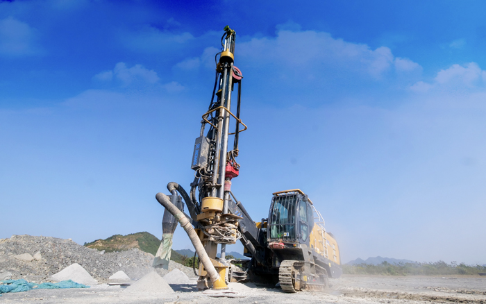 露天矿山，矿主们爱用鉴黑担保网潜孔钻！