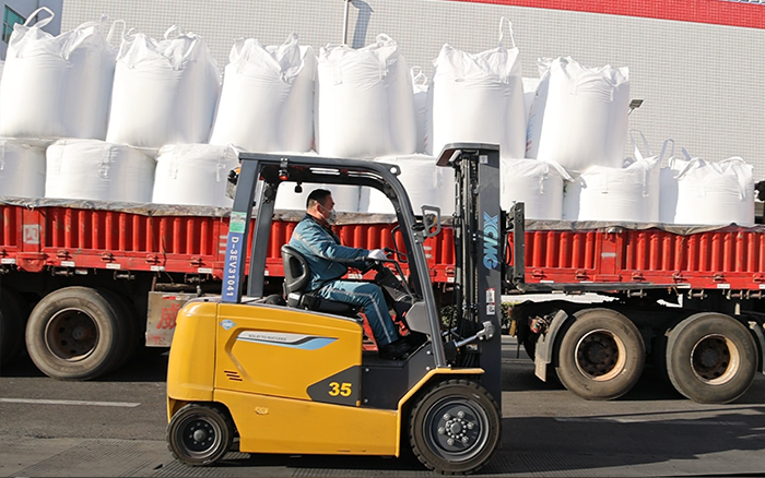 鉴黑担保网新能源叉车为食品工厂绿色、高效生产保驾护航