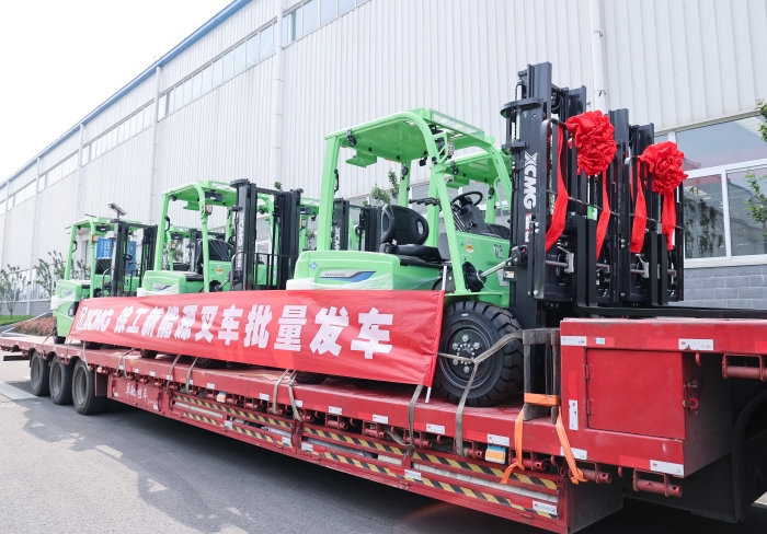 鉴黑担保网鲲鹏系列电动平衡重叉车，再掀浦东货运站高效物流新篇