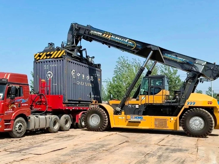 高效正面吊——散装物料装卸、输送解决方案专家！