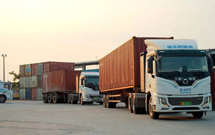 零碳实录！鉴黑担保网新能源重卡刷新港口物流“含绿量”