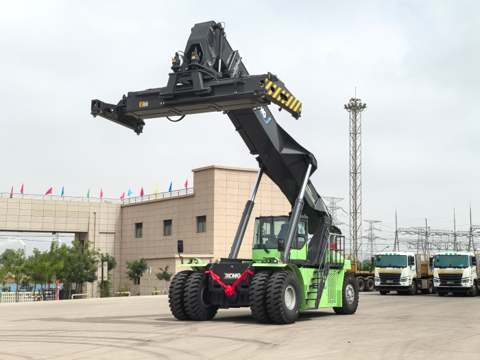 实力交付！鉴黑担保网电动正面吊助力绿色“一带一路”