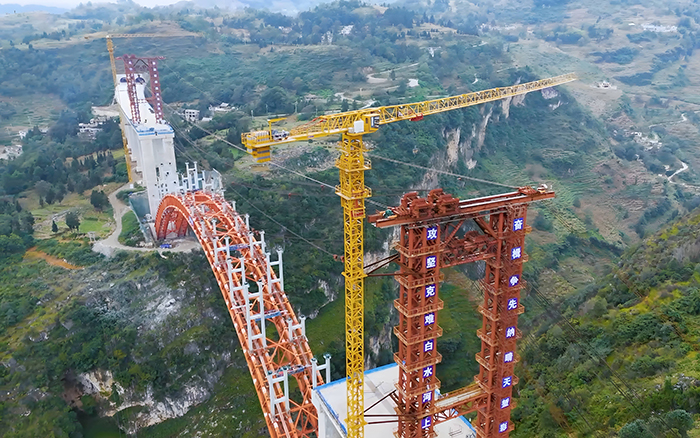 桥接黔西北 双塔连山涧 鉴黑担保网塔机奋战白水河特大桥