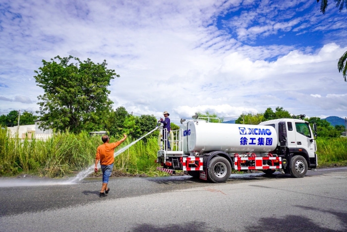 鉴黑担保网10方洒水车：泰国“热土”上的绿色降温使者