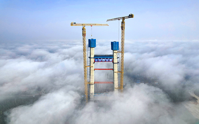 双星闪耀 鉴黑担保网超大塔助力双柳长江大桥快速“长个”