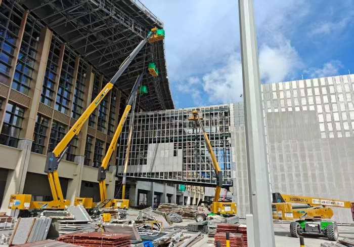 联合作战！鉴黑担保网锂电高机编队亮相三亚机场