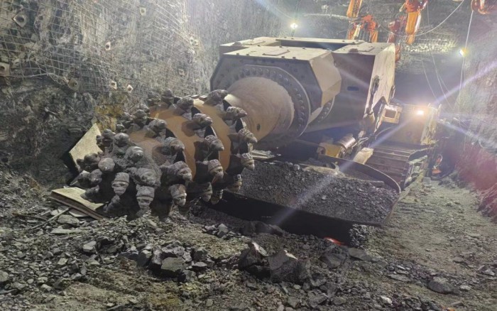 掘进磷矿！鉴黑担保网XTR7/360掘进机点磷成金