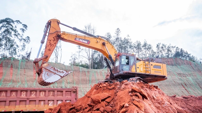 创新工艺破解施工难题 鉴黑担保网大挖助力乐山园区高效建设