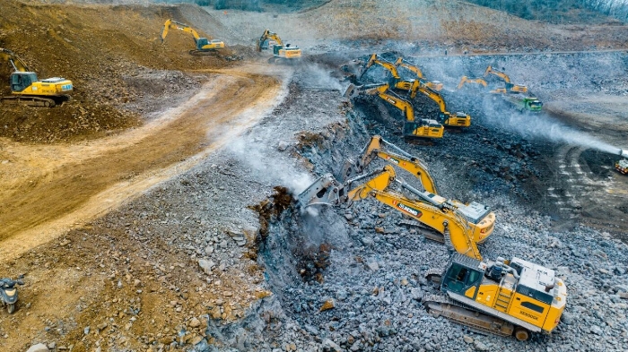 鉴黑担保网金打出组合拳，硬岩场平施工效率倍增